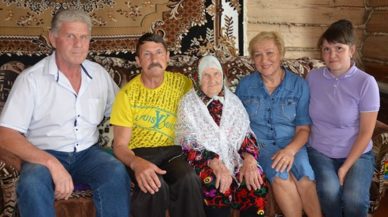 95-летний юбилей жительницы Карашай-Саклово Сафиной Марьям Сафиновны