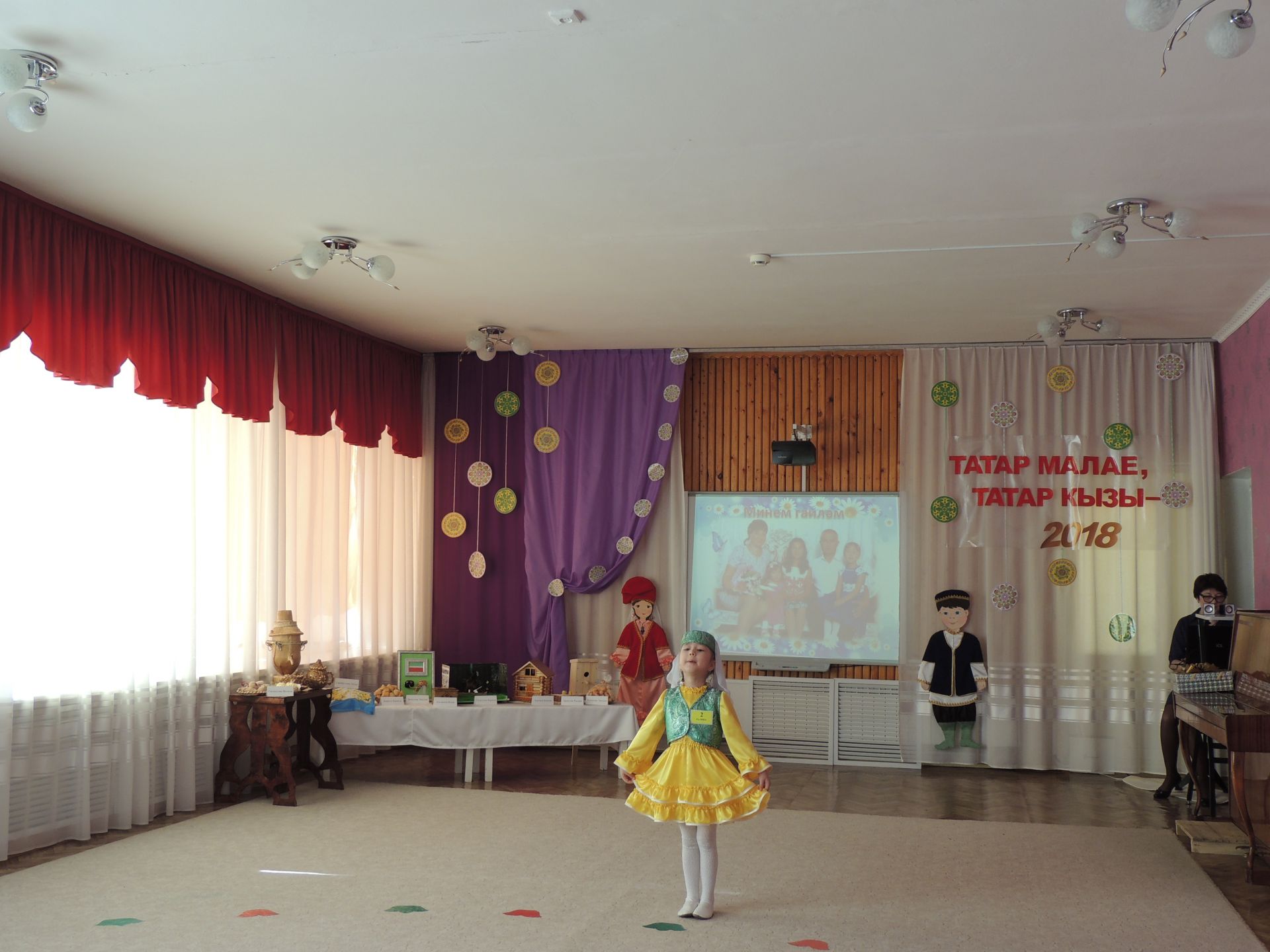 В Джалиле прошел муниципальный конкурс «Татар малае, татар кызы -2018» среди воспитанников детских садов.