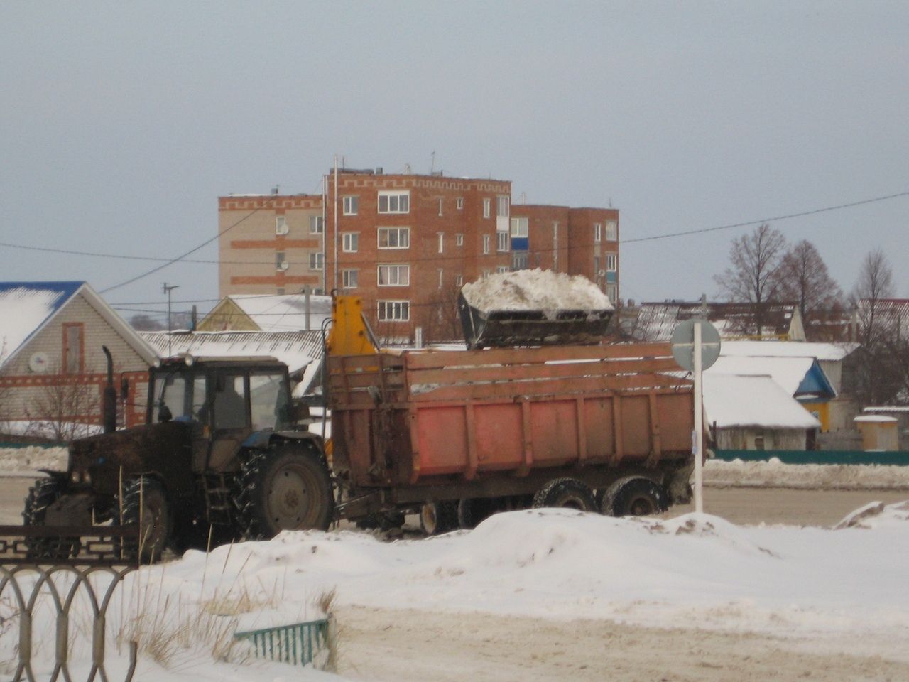 Үзара салым акчасына алынган универсаль "МТЗ-320.4" тракторы барына да өлгерә