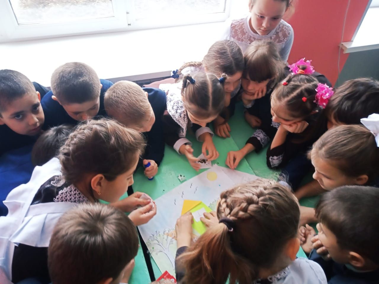 Петровка Завод  мәктәбенең балалар хәрәкәте активистлары мәктәп укучылары өчен көзге квест –уен оештырдылар