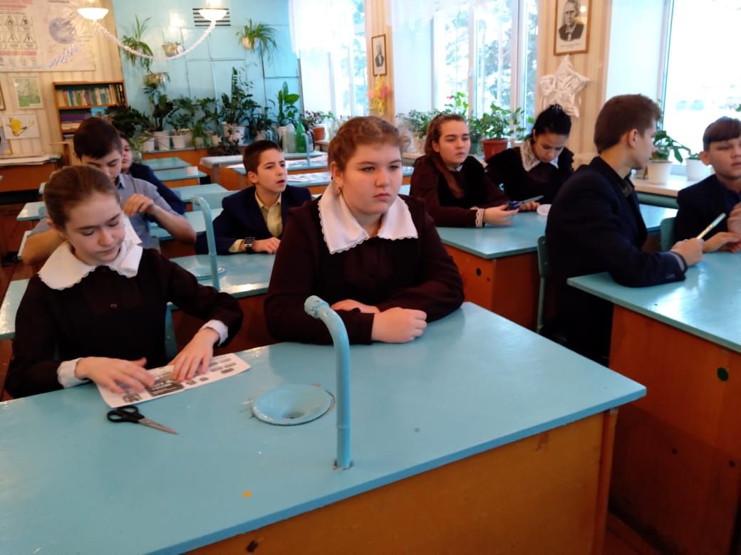 Иске Минзәләбаш мәктәбендә “Россия диңгезләре” дип аталган экологик дәрес узды