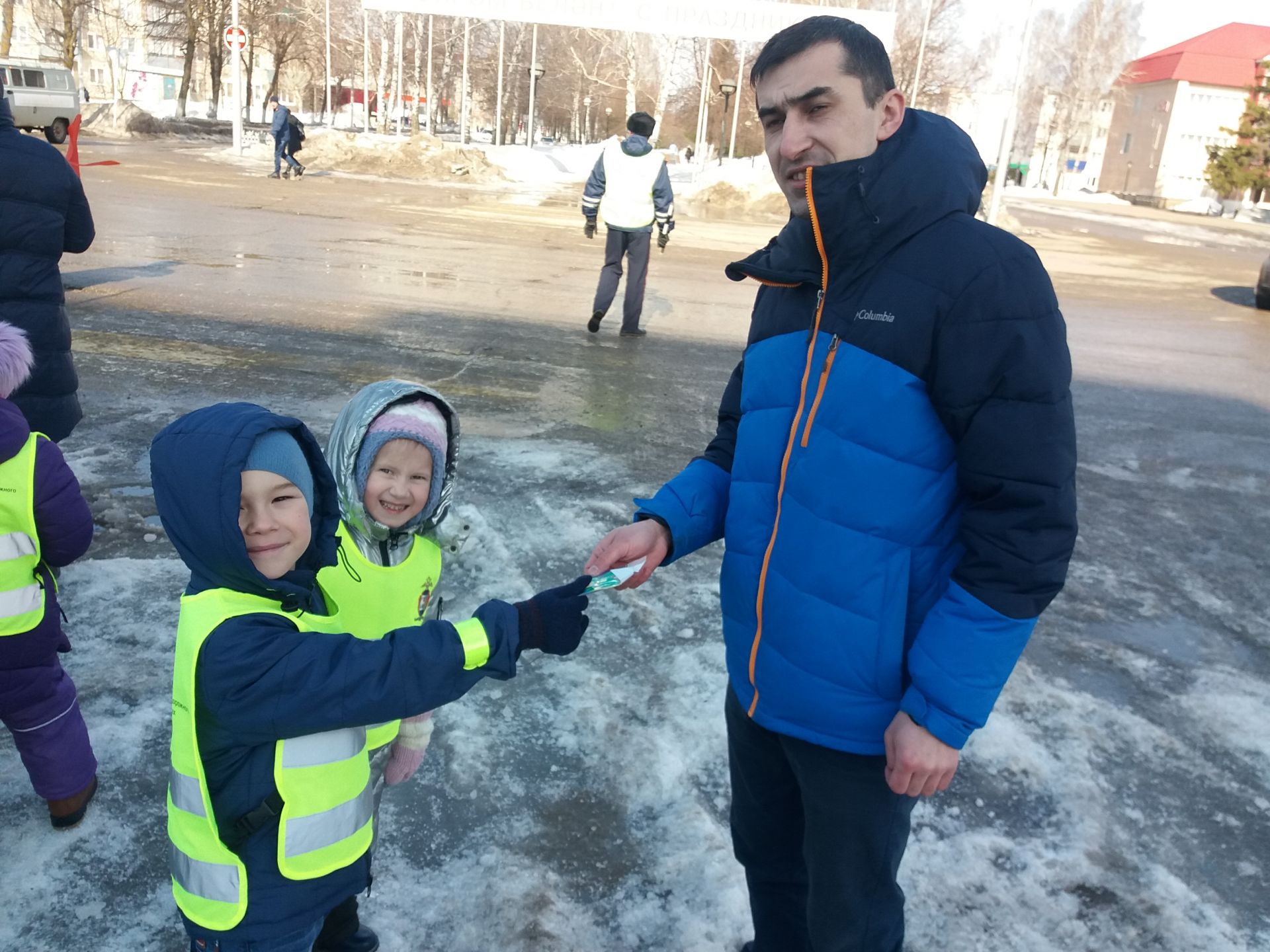 Сотрудники ОГИБДД Сармановского района провели акцию «Стань заметней!»