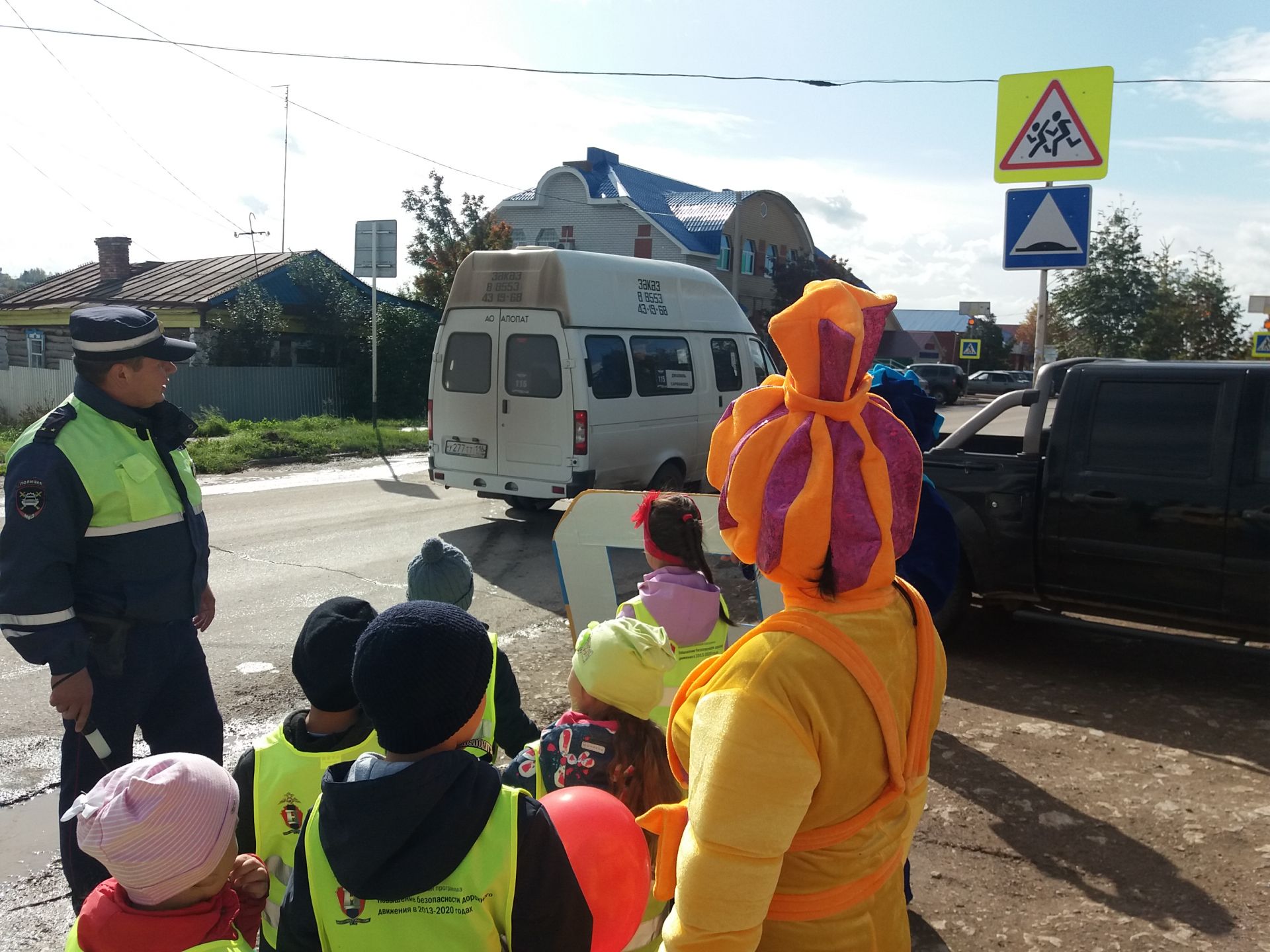 «Шагающий автобус» вновь прошел по улицам Сарманово