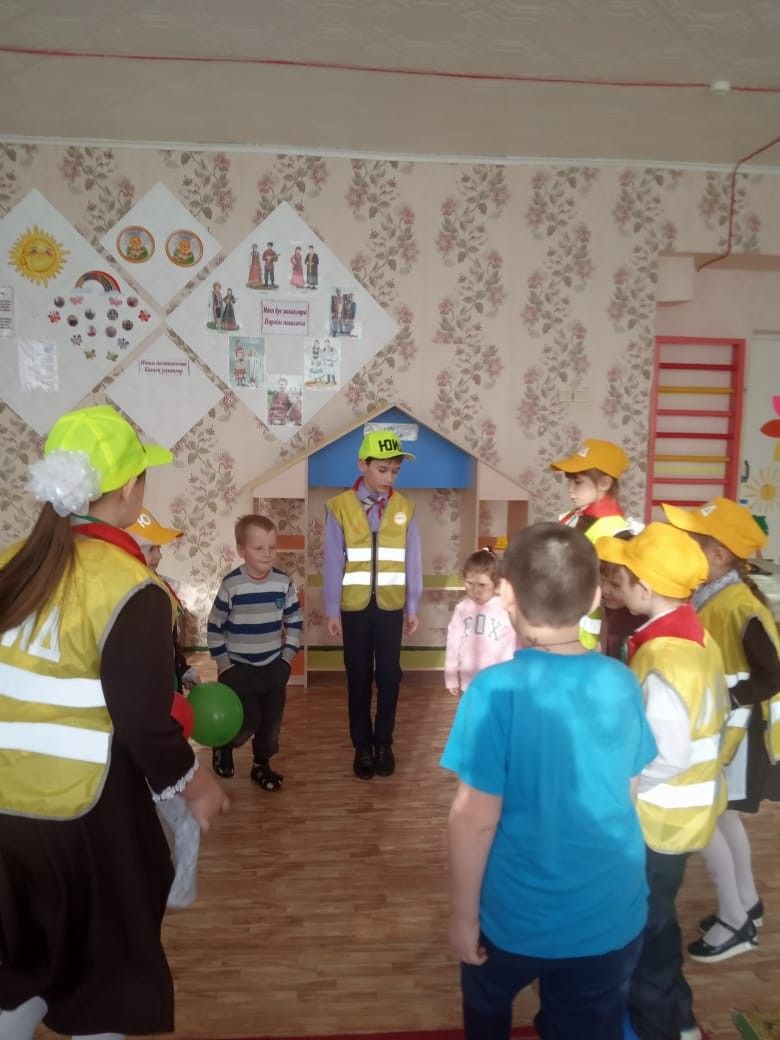 В рамках благотворительной акции «100-летие ТАССР – 100 добрых дел» учащиеся Лякинской школы провели мероприятие «Подарим малышам радость»
