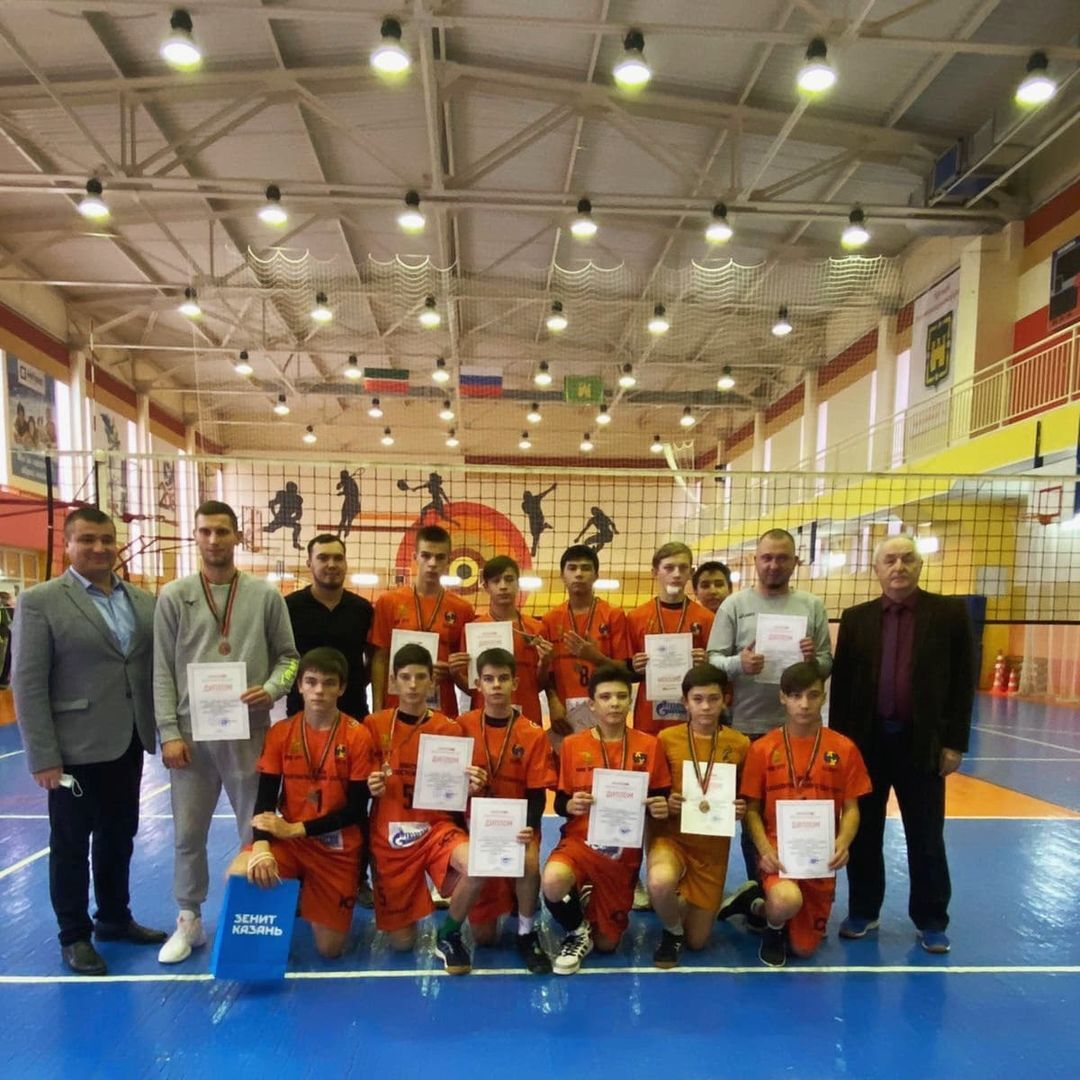 Сборная района по волейболу стала третьей на Первенстве РТ