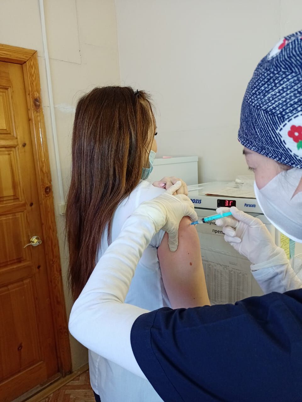 964 кеше коронавирустан вакцинаның ике компонентын да ясаткан