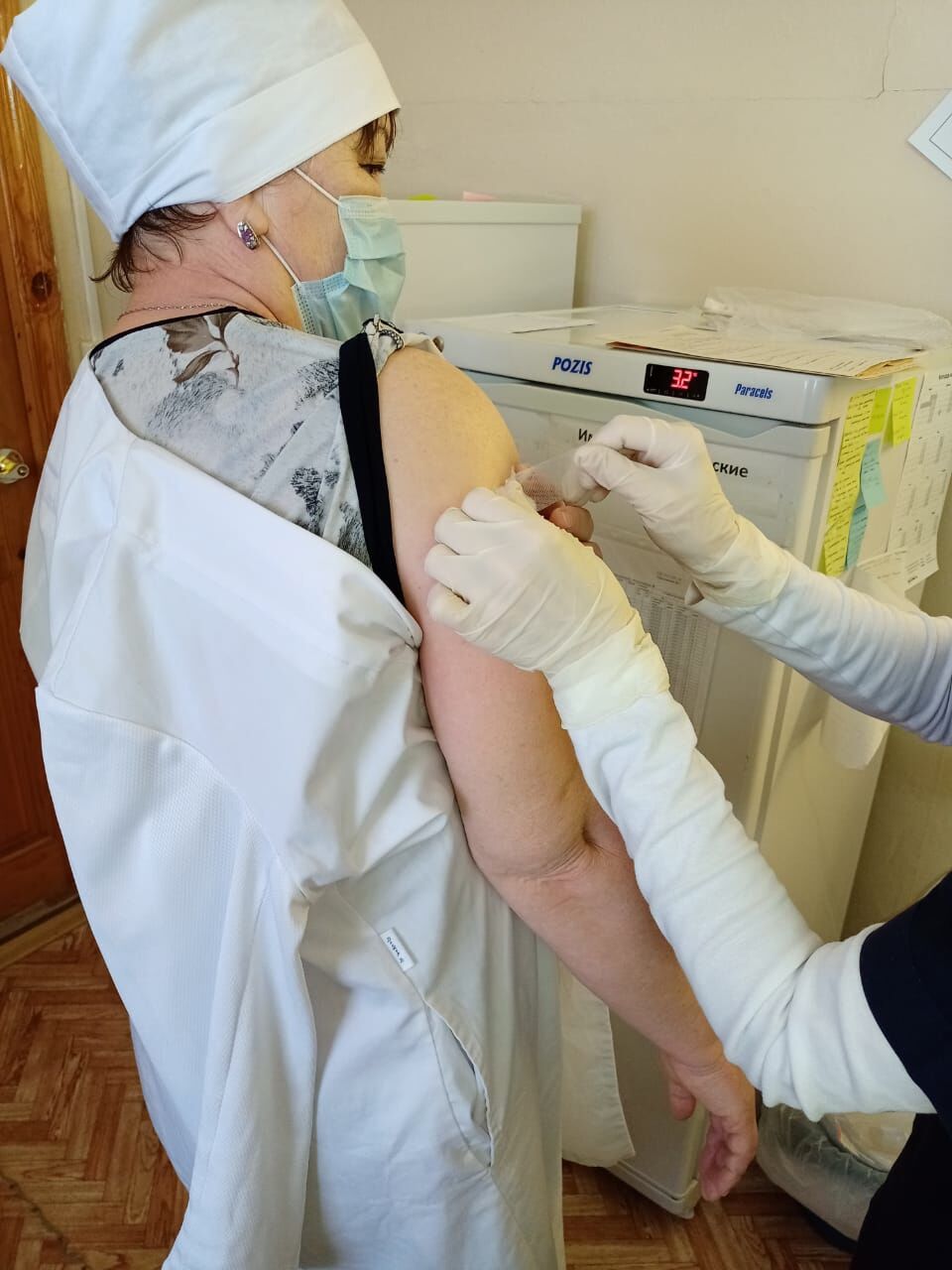 964 кеше коронавирустан вакцинаның ике компонентын да ясаткан