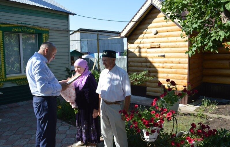 Сарман районының алтын һәм зөбәрҗәт юбилярлары бүләкләнде