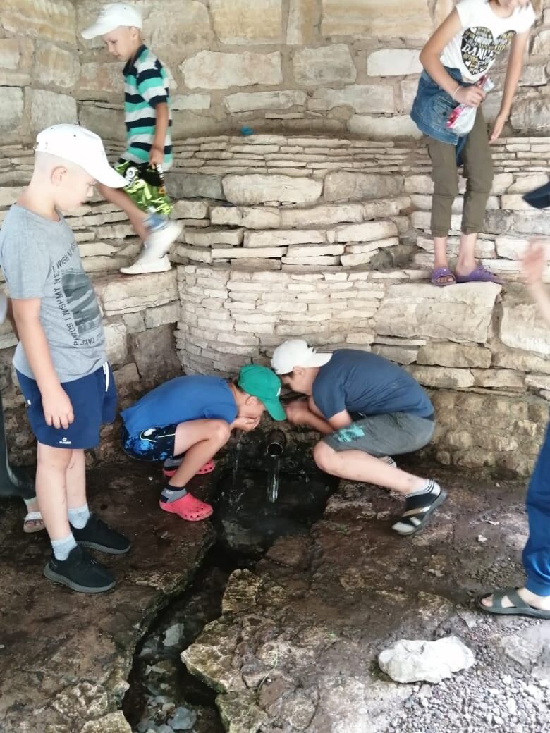 В Александровке организовали экскурсию на сельский родник