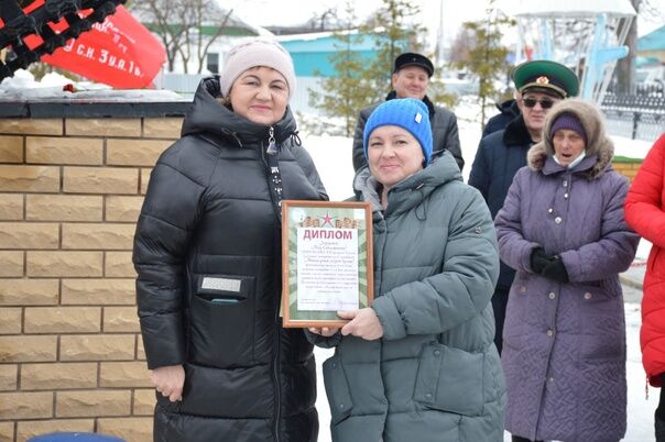 "Минем улым солдат булган" фотобәйгесенең җиңүчесе бүләкләнде