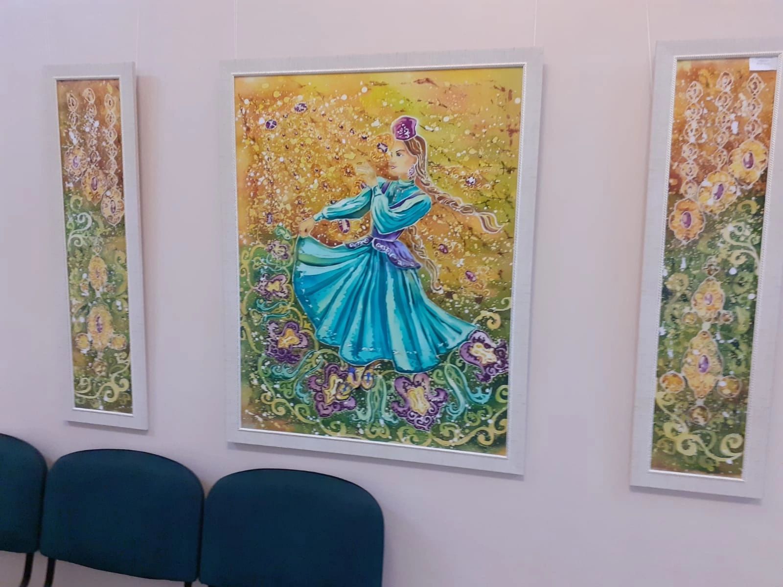 Сарман сәнгать мәктәбендә күргәзмә эшли