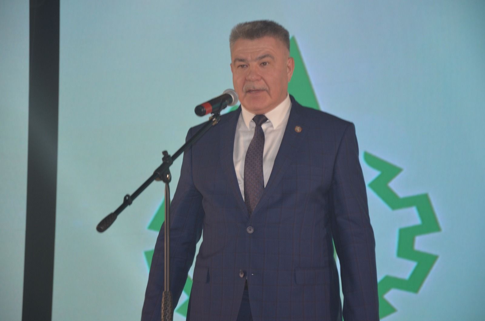 Комбайнер агрофирмы «Нуркеево» победил в республиканском конкурсе