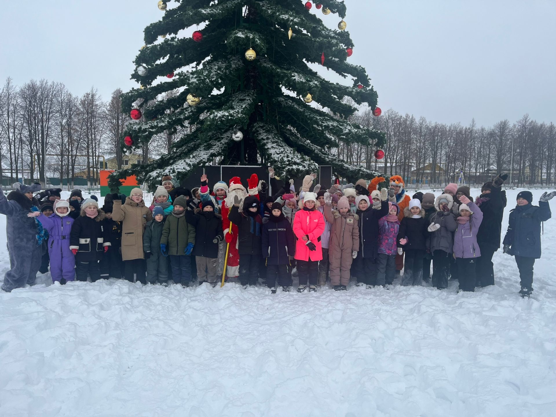 Сказочные герои порадовали детей в Центральном парке