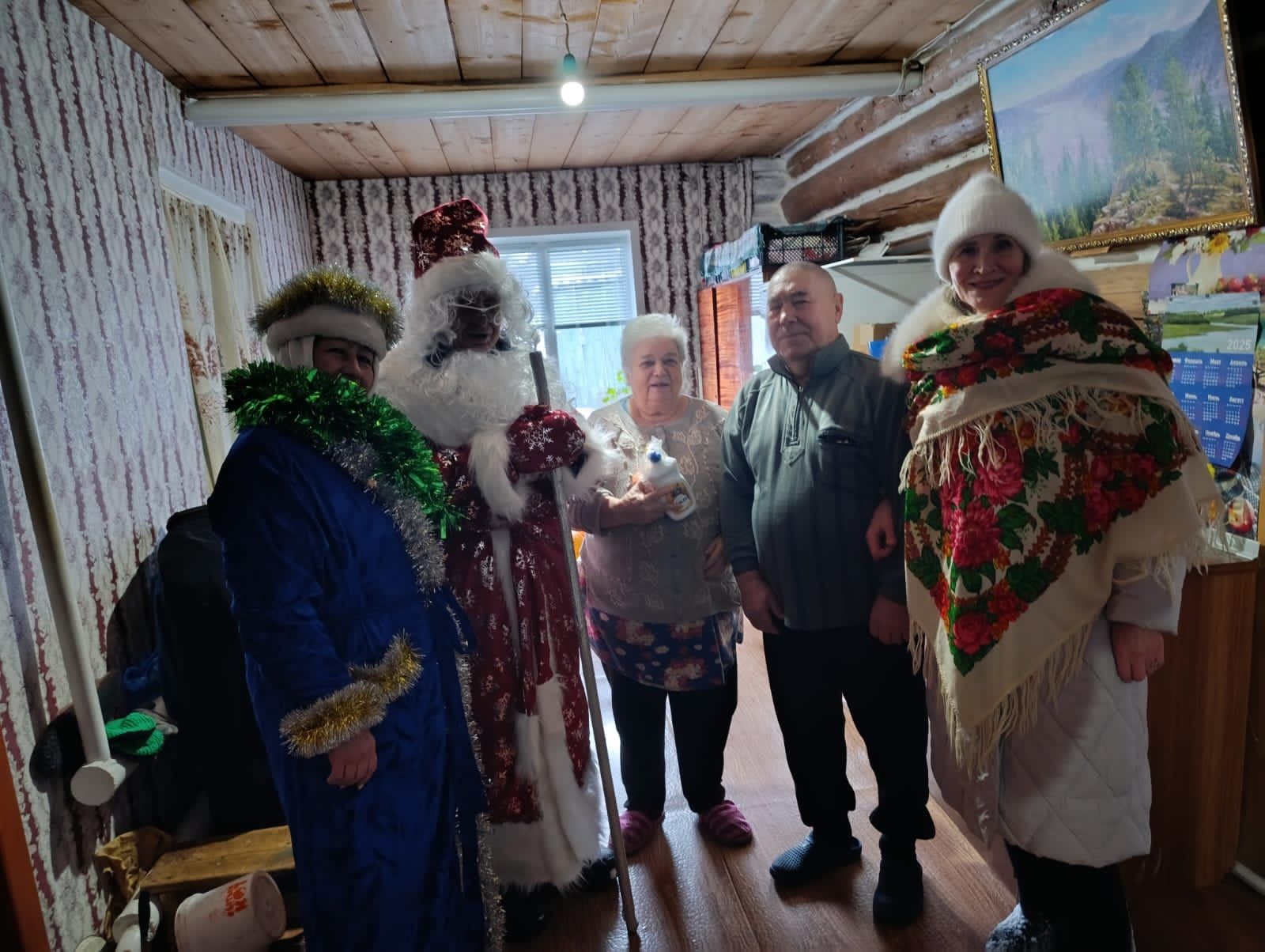 Дед Мороз и Снегурочка поздравили жителей Петровского Завода с Новым годом