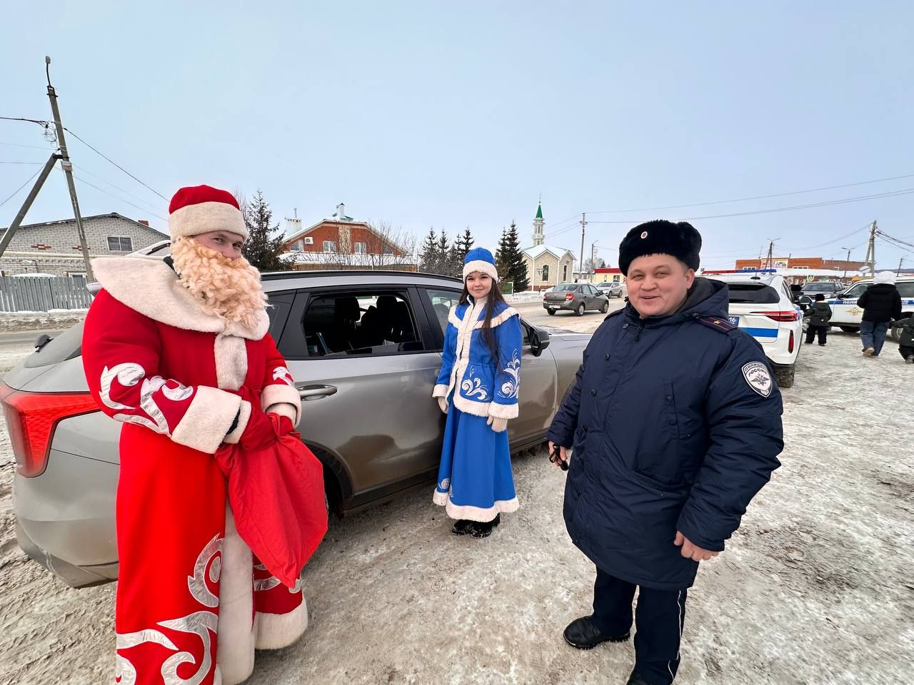 Полицейский Дед Мороз поздравил сармановцев