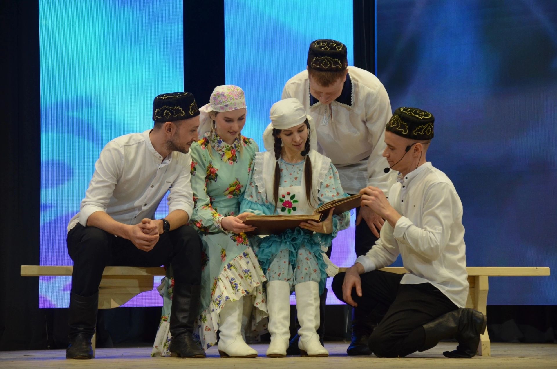 Йортны кырмыска оя корган җиргә салыгыз, дип киңәш итә Хәлиуллиннарга  әтиләре