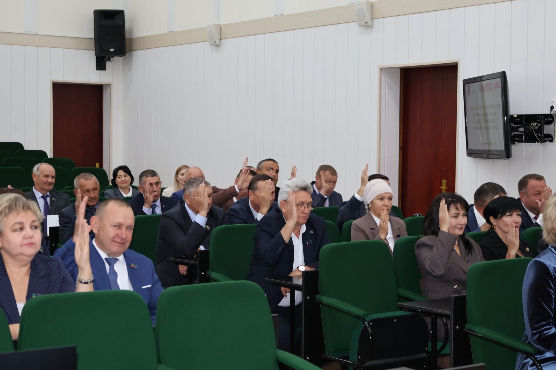 Яңа чакырылыш депутатлары район башлыгын сайладылар