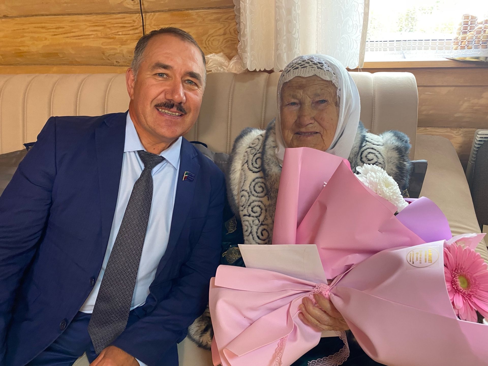 Наҗия апа Тимербаеваны 95 яше белән тәбрикләделәр