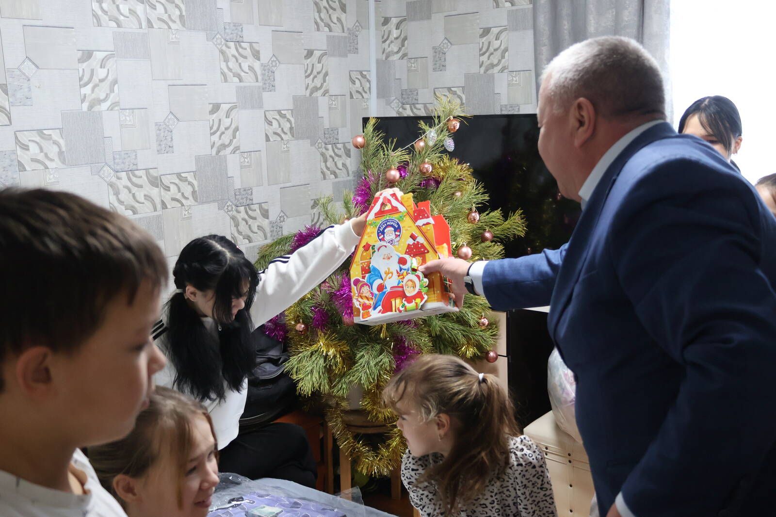 В Сарманово продолжают поддерживать молодых родителей