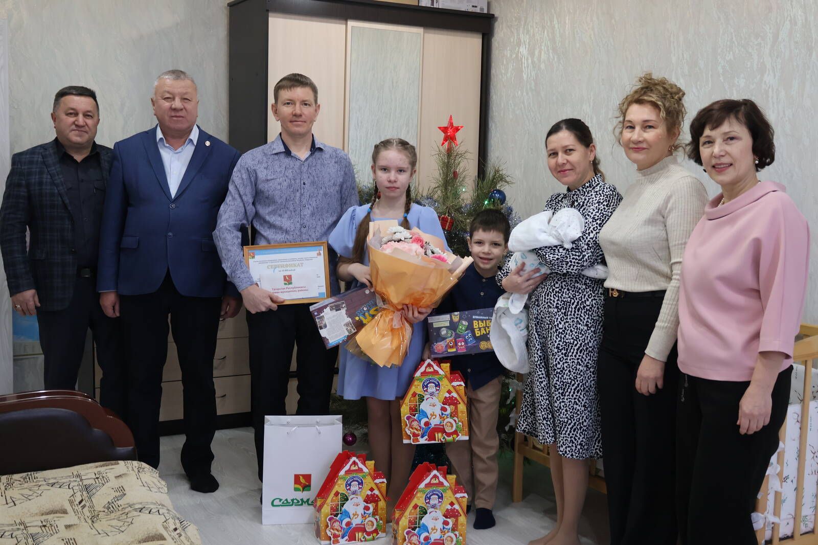 В Сарманово продолжают поддерживать молодых родителей