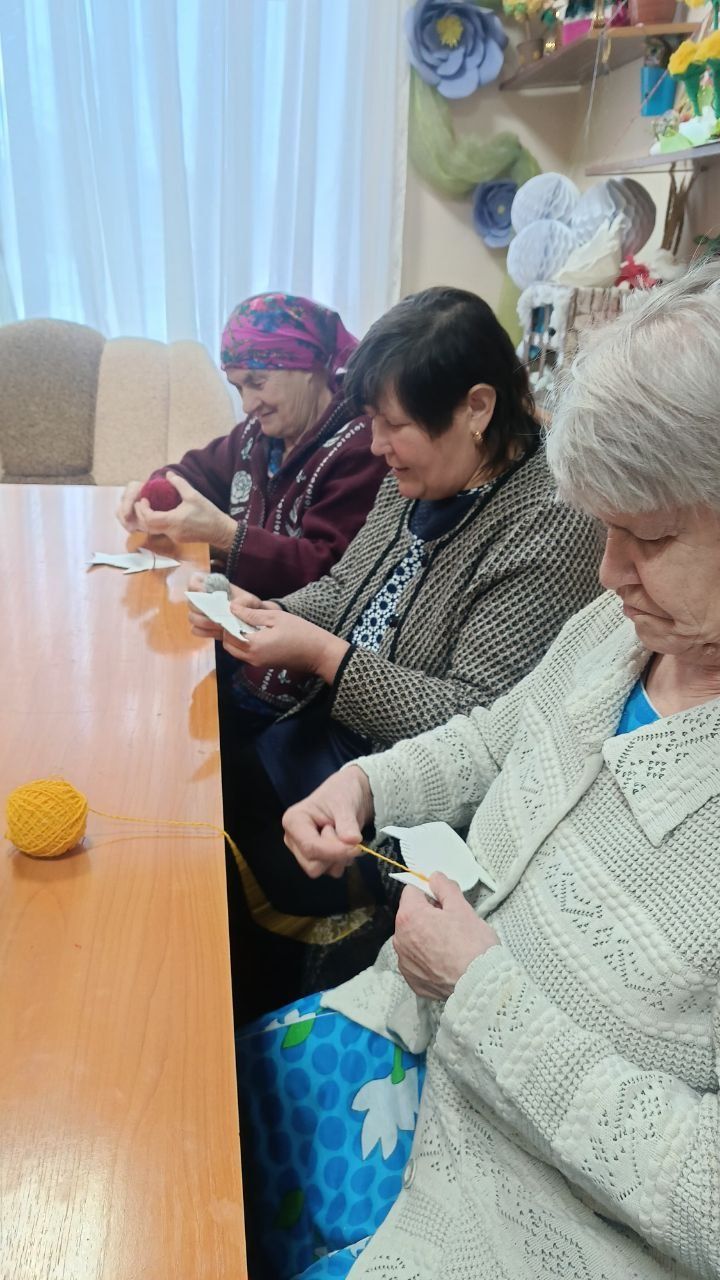 Жители Джалильского ДИПИ занимаются плетением