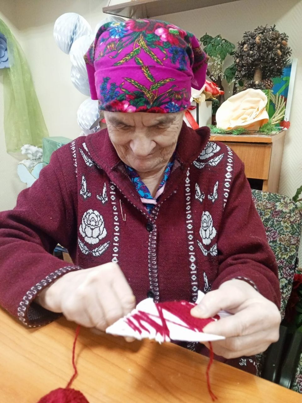 Жители Джалильского ДИПИ занимаются плетением