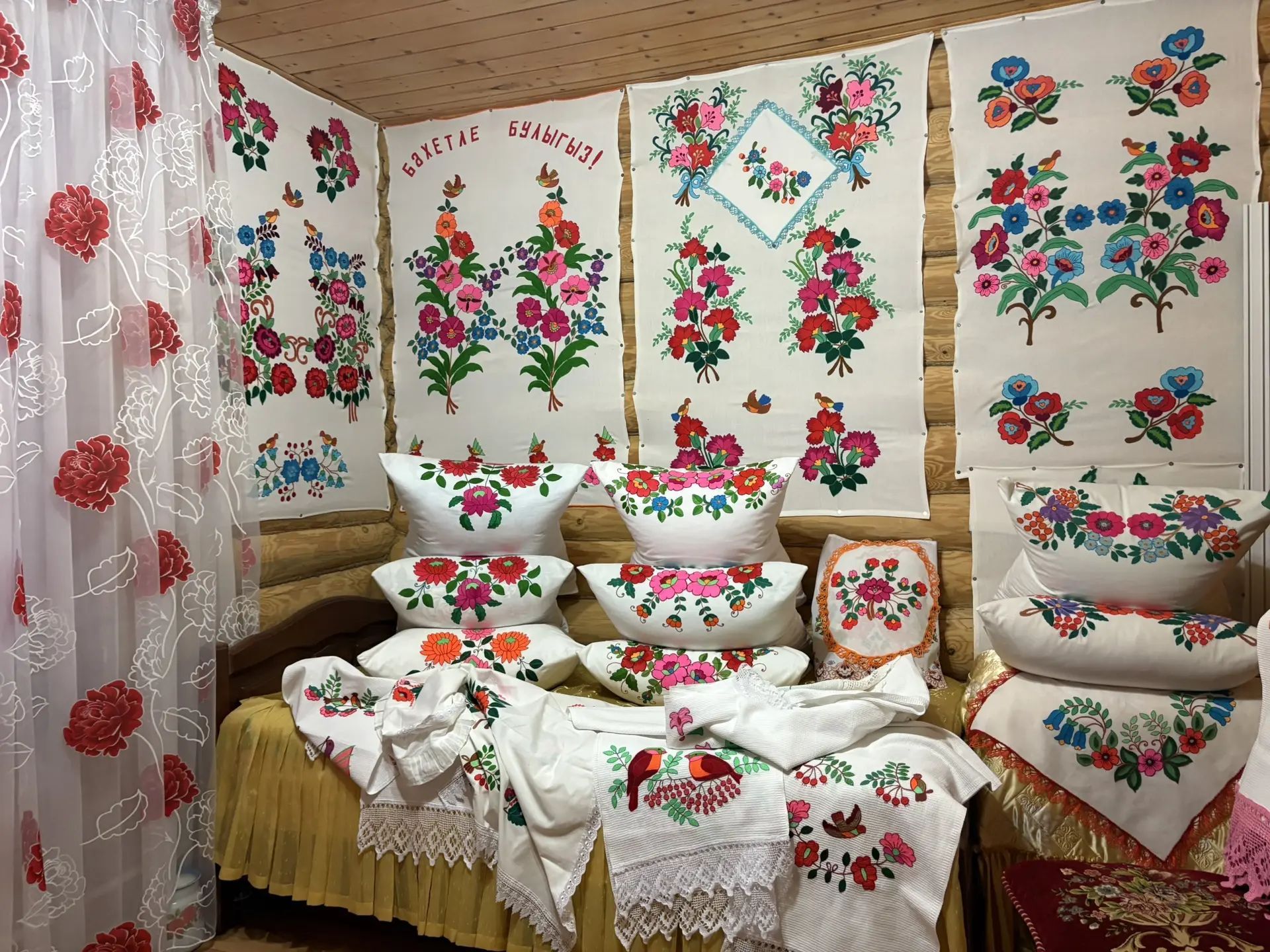 Куҗак килене Вәсилә Сәлимгәрәеваның кул эшләренә 70 еллык тарих яшеренгән