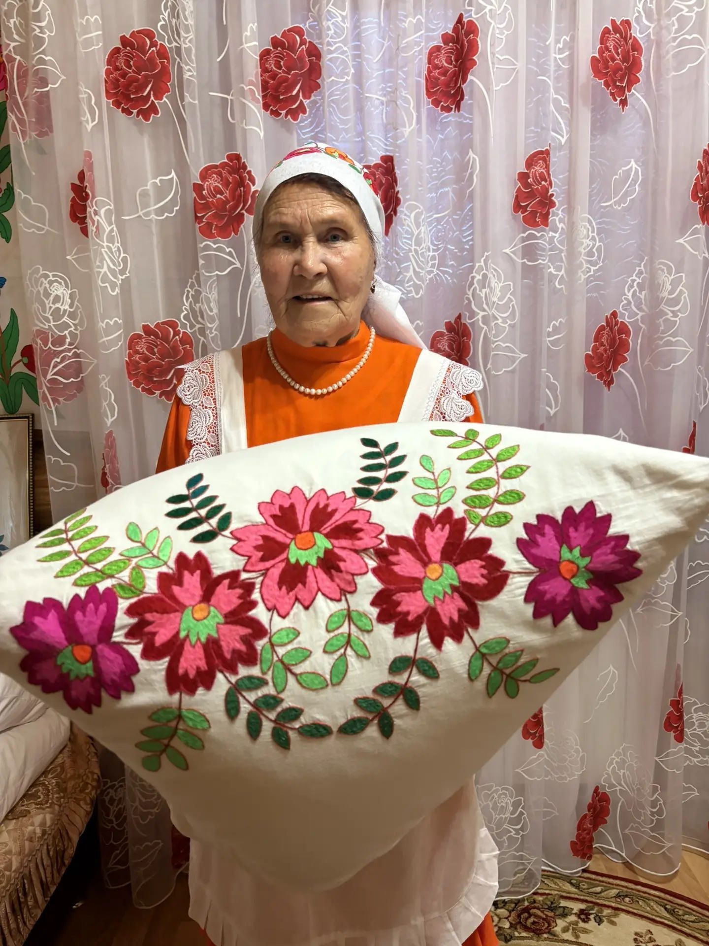 Куҗак килене Вәсилә Сәлимгәрәеваның кул эшләренә 70 еллык тарих яшеренгән