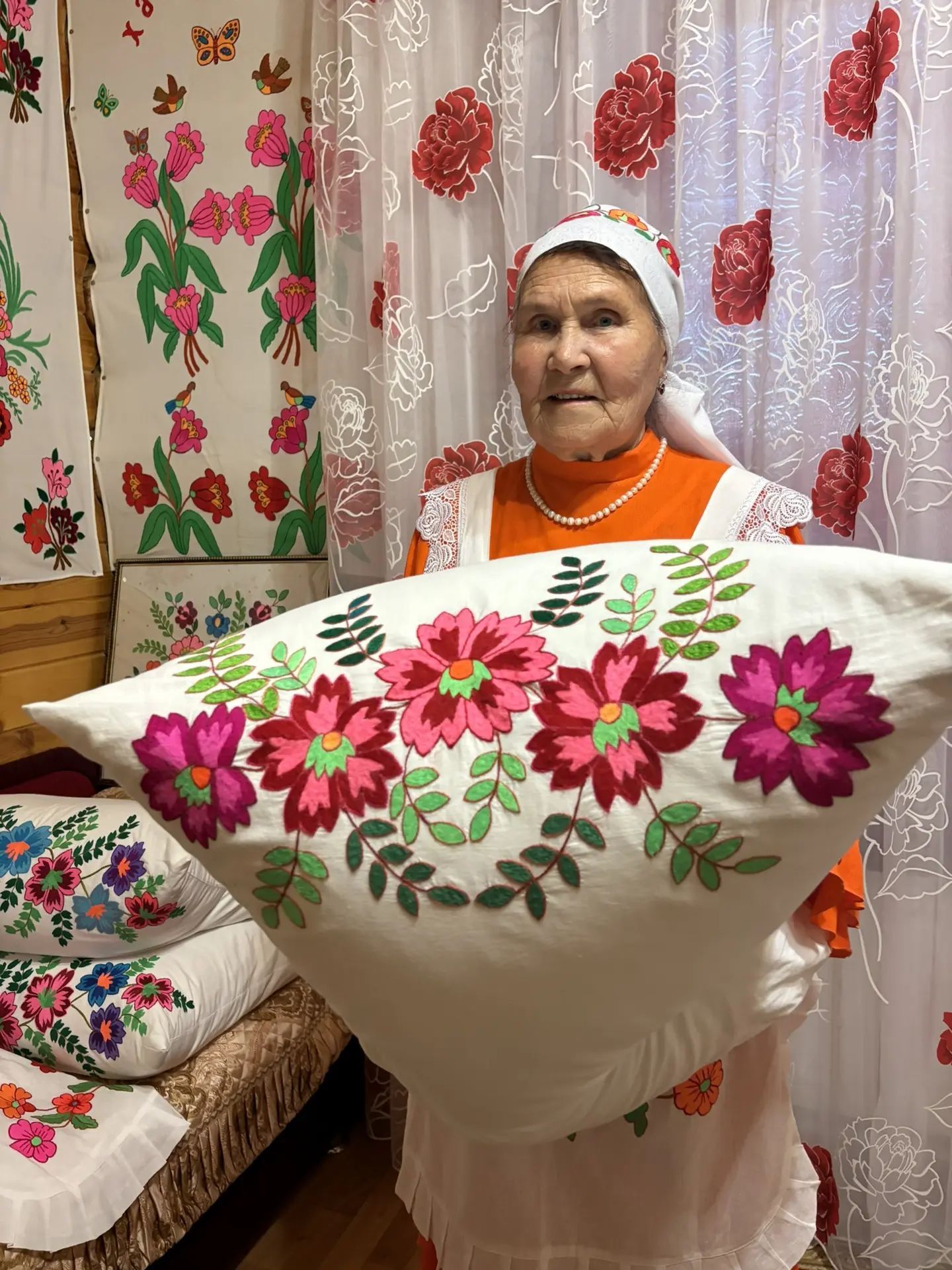 Куҗак килене Вәсилә Сәлимгәрәеваның кул эшләренә 70 еллык тарих яшеренгән