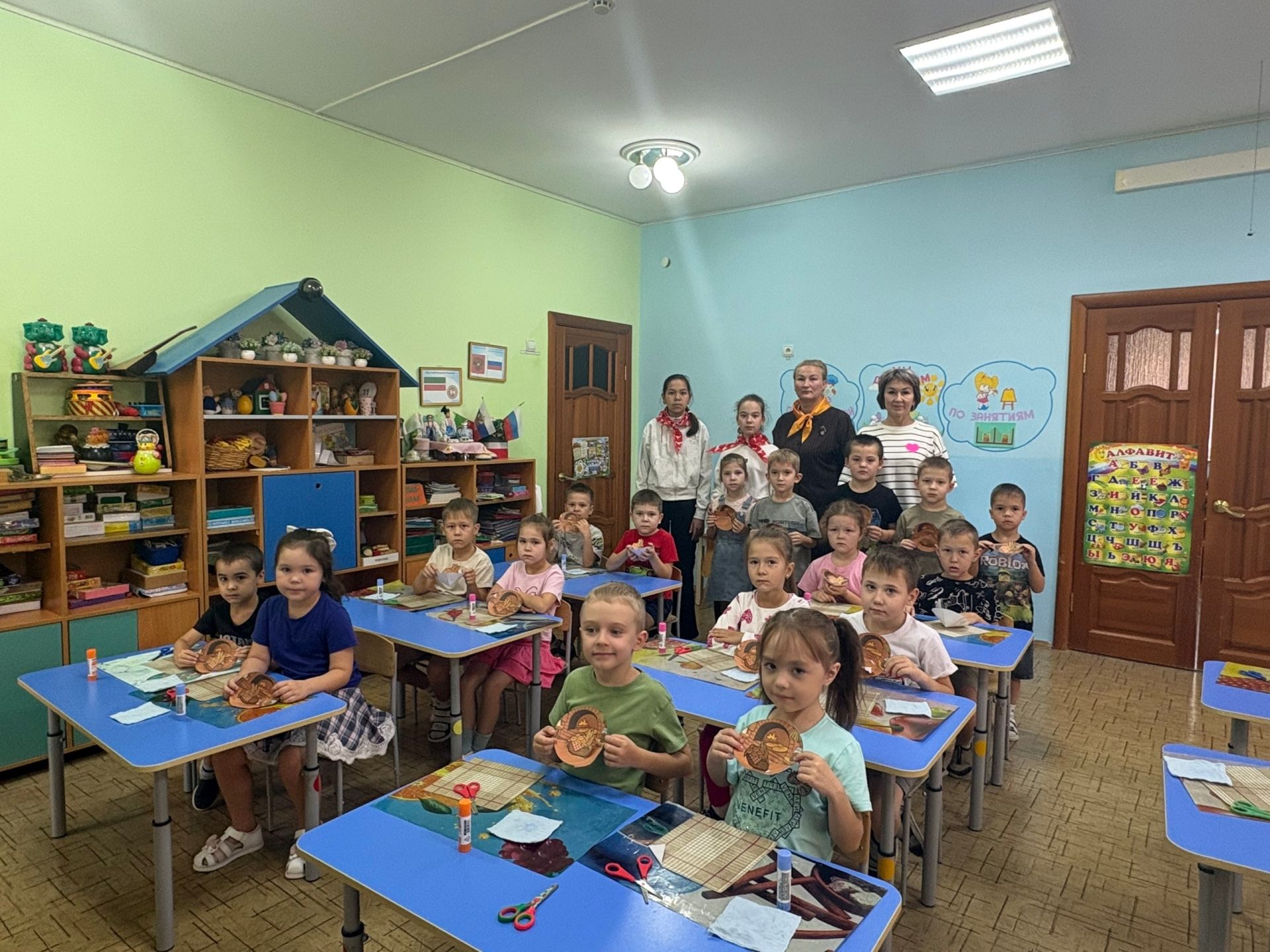 В День хлеба джалильские школьники навестили воспитанников детсада