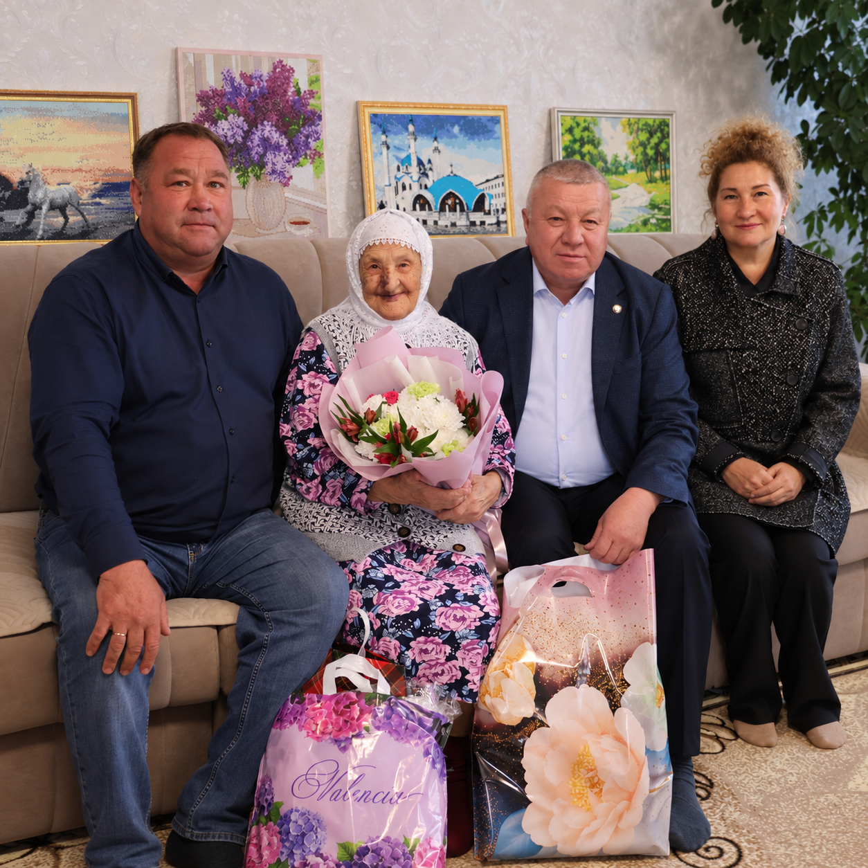 Наши 100-летние долгожители приняли поздравления с Днем пожилых людей