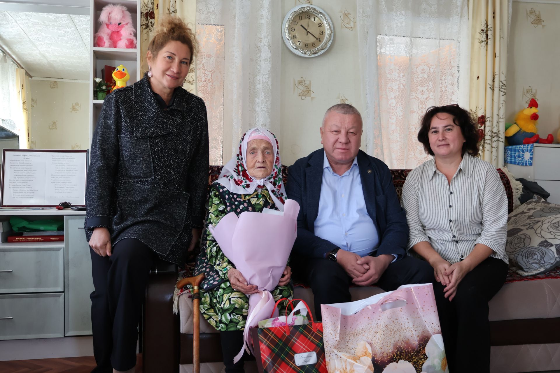 Наши 100-летние долгожители приняли поздравления с Днем пожилых людей