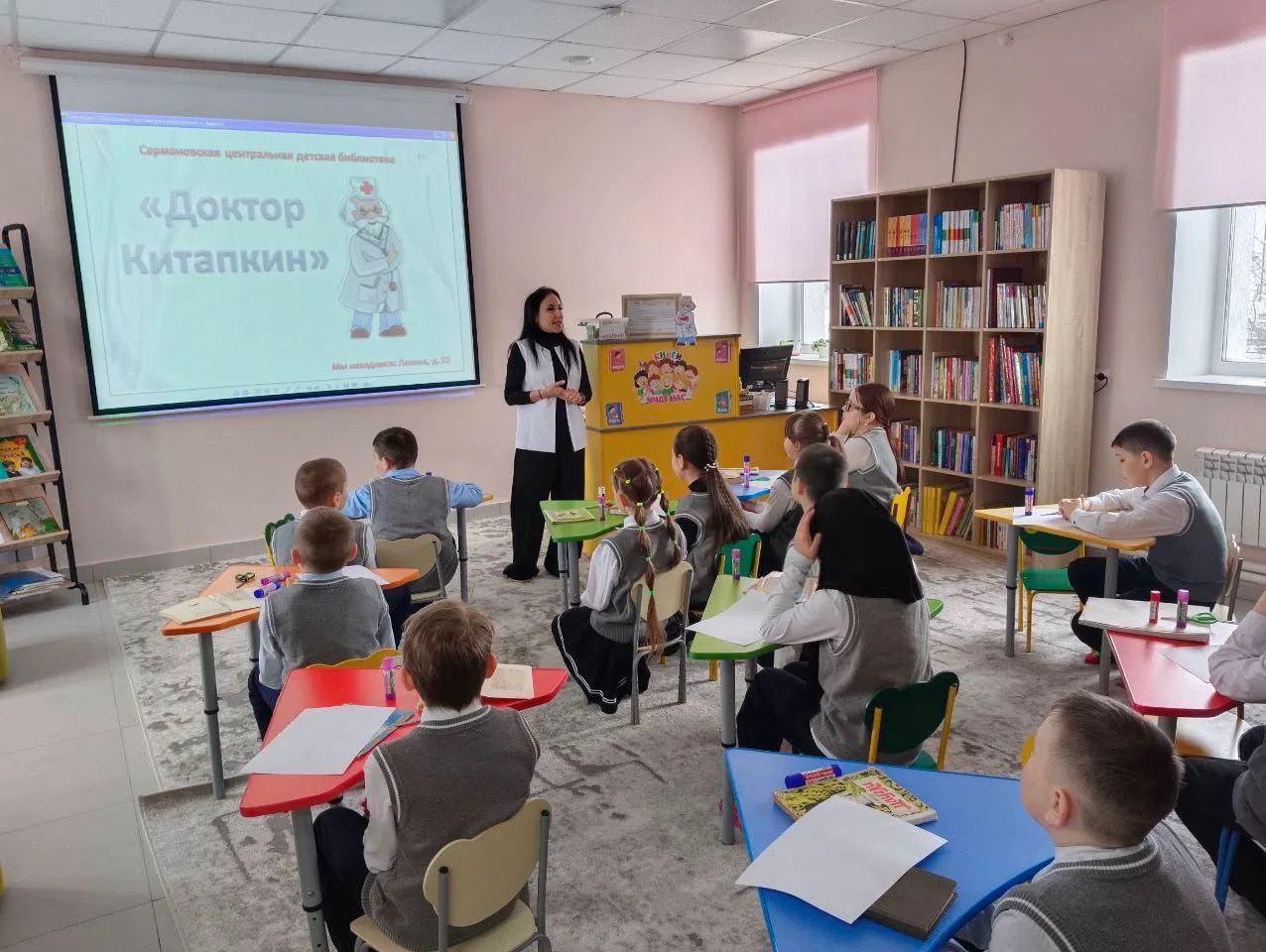 В Сарманово юные волонтеры проекта «Доктор Китапкин» спасают книги