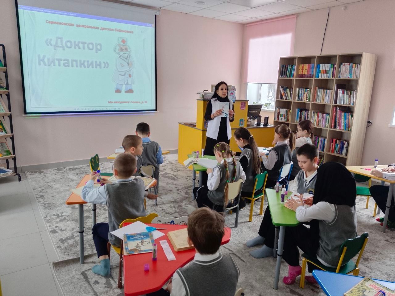 В Сарманово юные волонтеры проекта «Доктор Китапкин» спасают книги