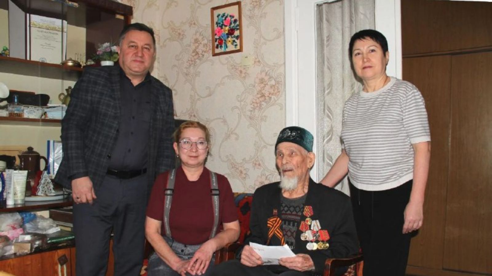 В поселке Джалиль поздравили с днем рождения ветерана Мирдегали Валиева