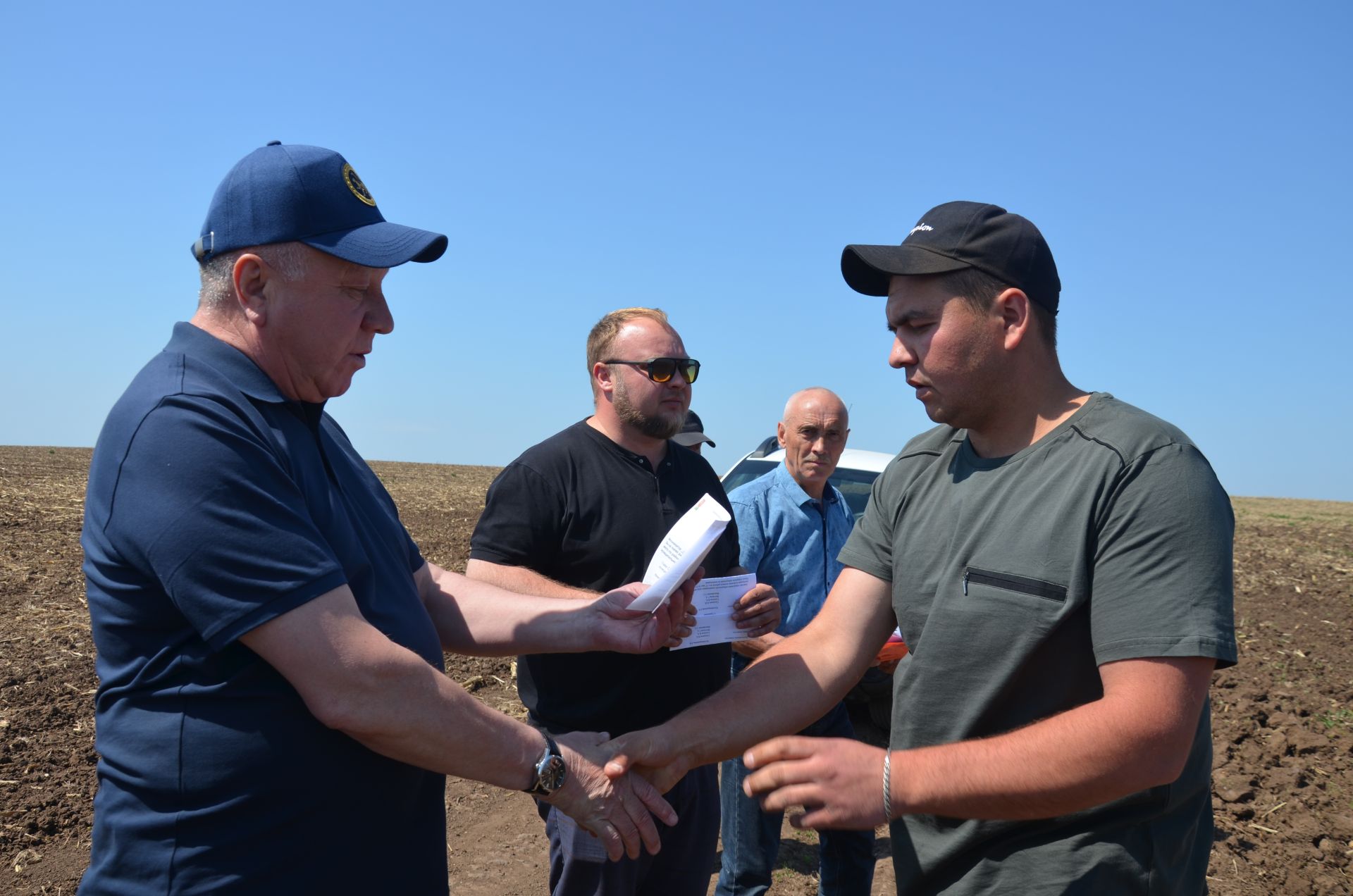 В районе наградили очередных героев пятидневки