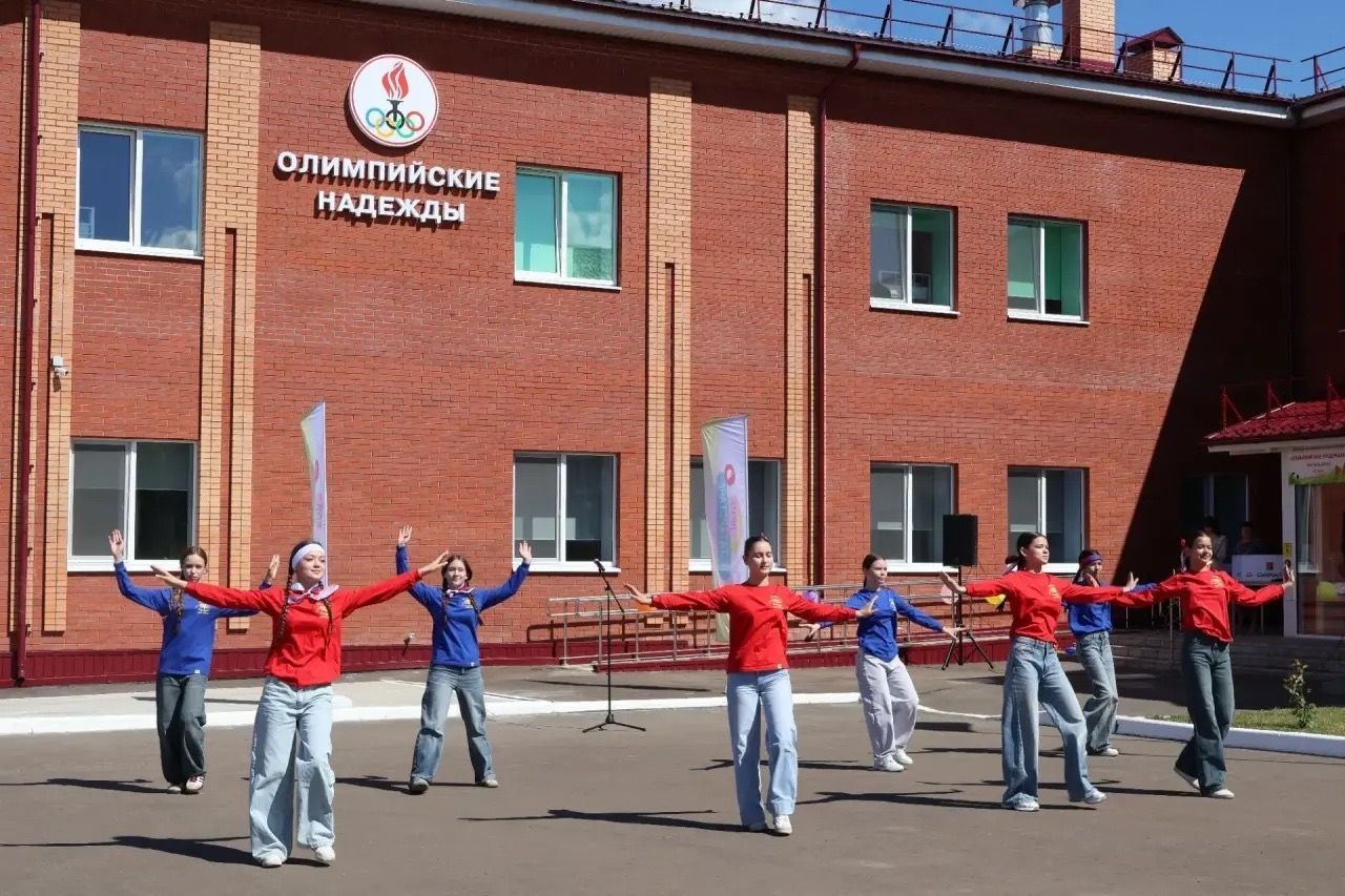 Сарманда балалар өчен заманча спорт лагере ишекләрен ачты