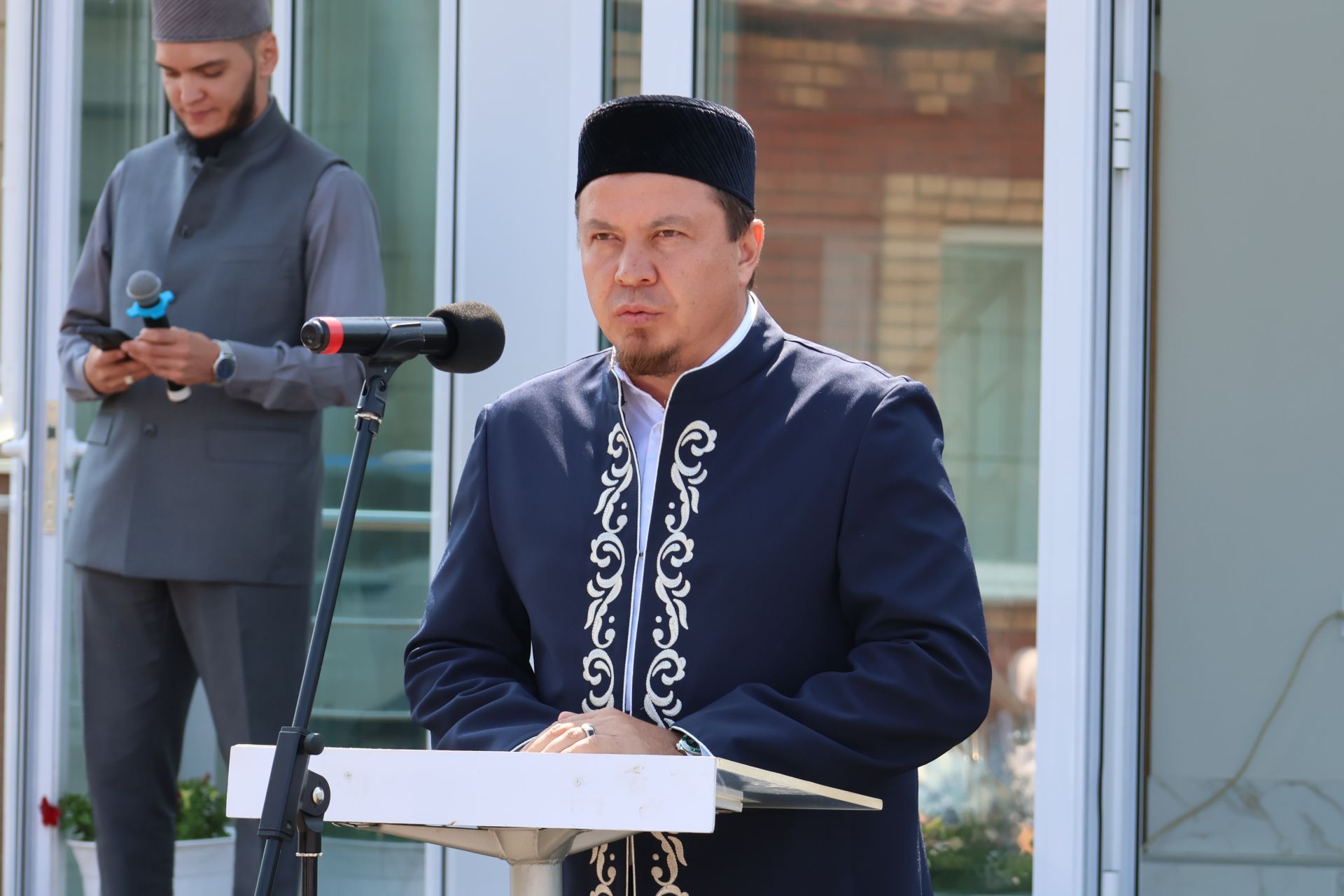 В поселке Джалиль торжественно открыли центральную мечеть