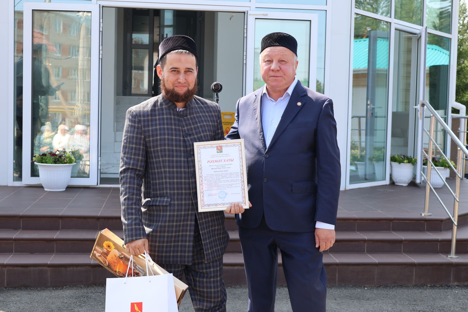 В поселке Джалиль торжественно открыли центральную мечеть