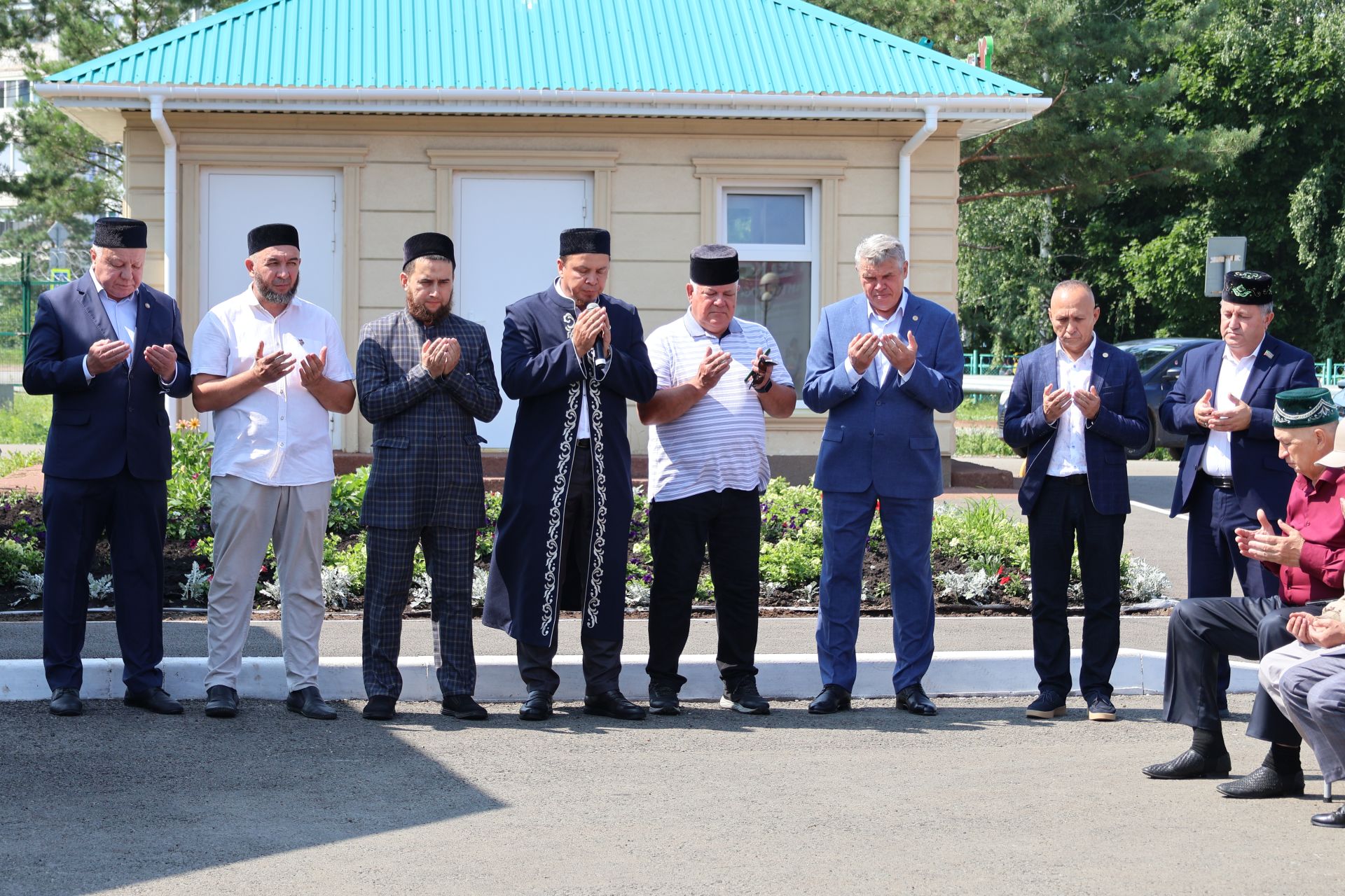 В поселке Джалиль торжественно открыли центральную мечеть