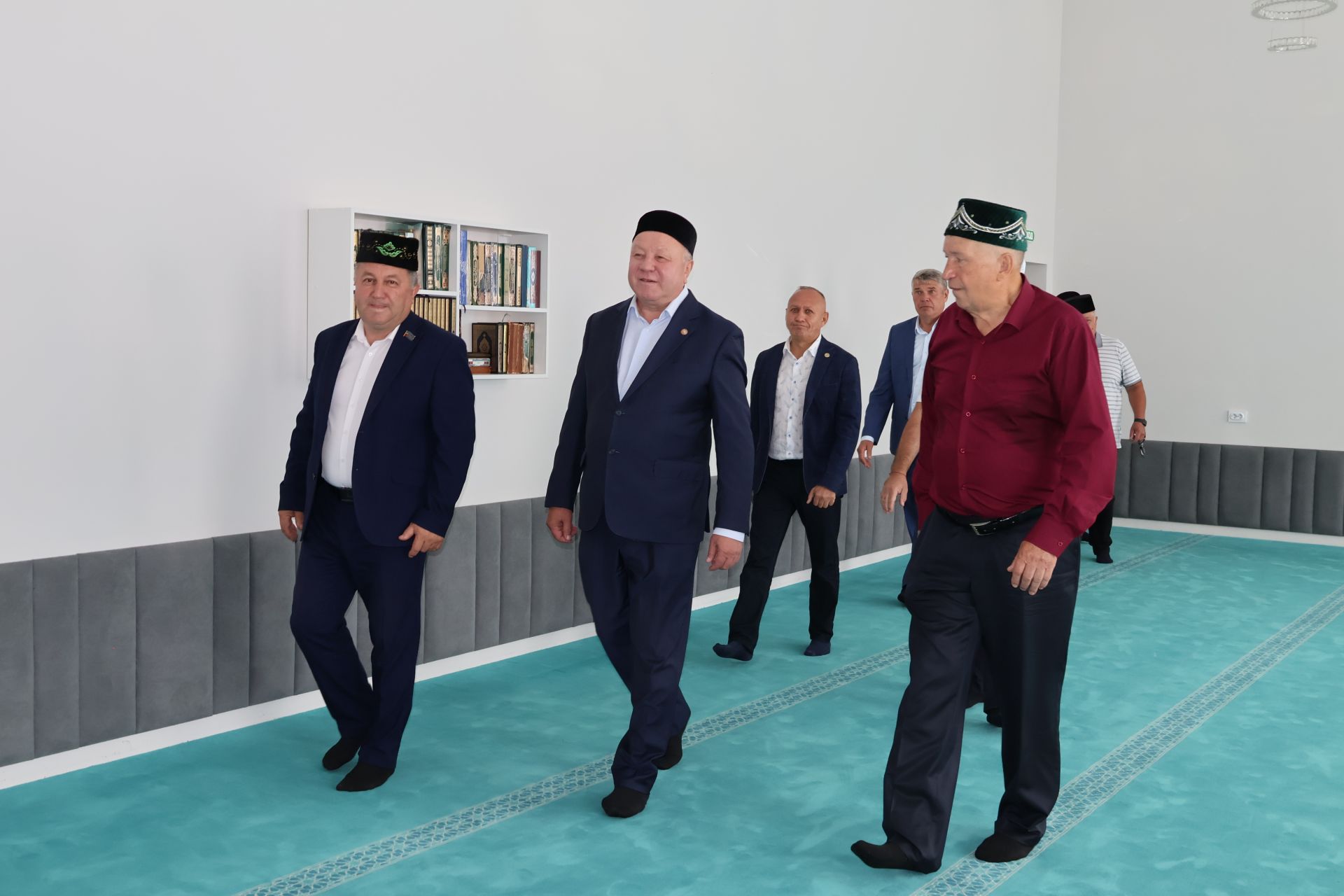 В поселке Джалиль торжественно открыли центральную мечеть