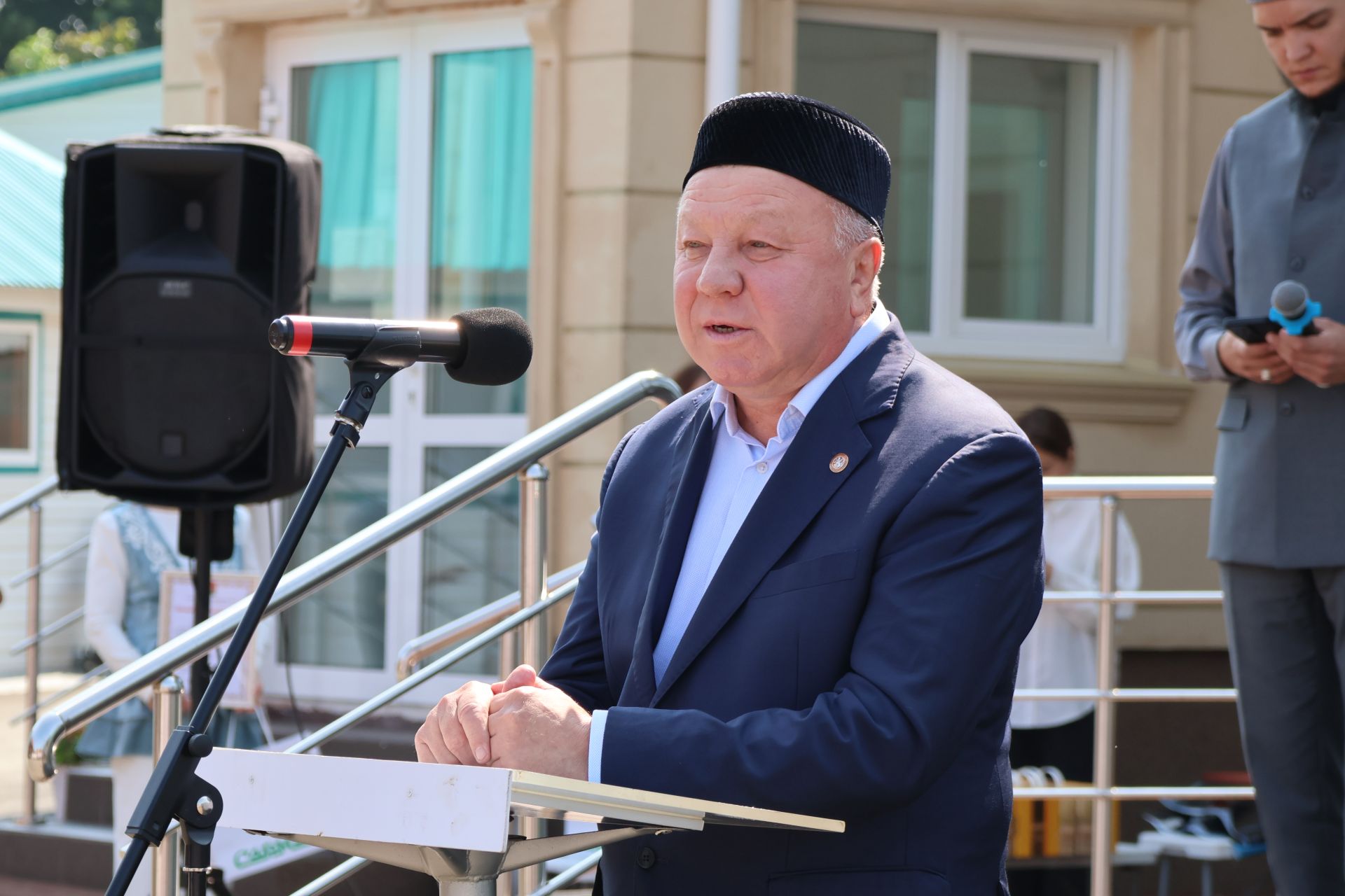 В поселке Джалиль торжественно открыли центральную мечеть