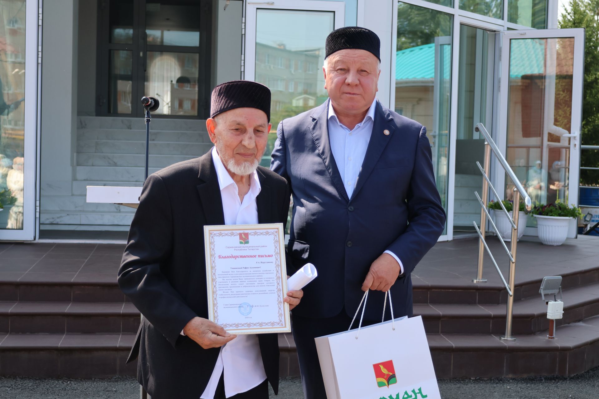 В поселке Джалиль торжественно открыли центральную мечеть