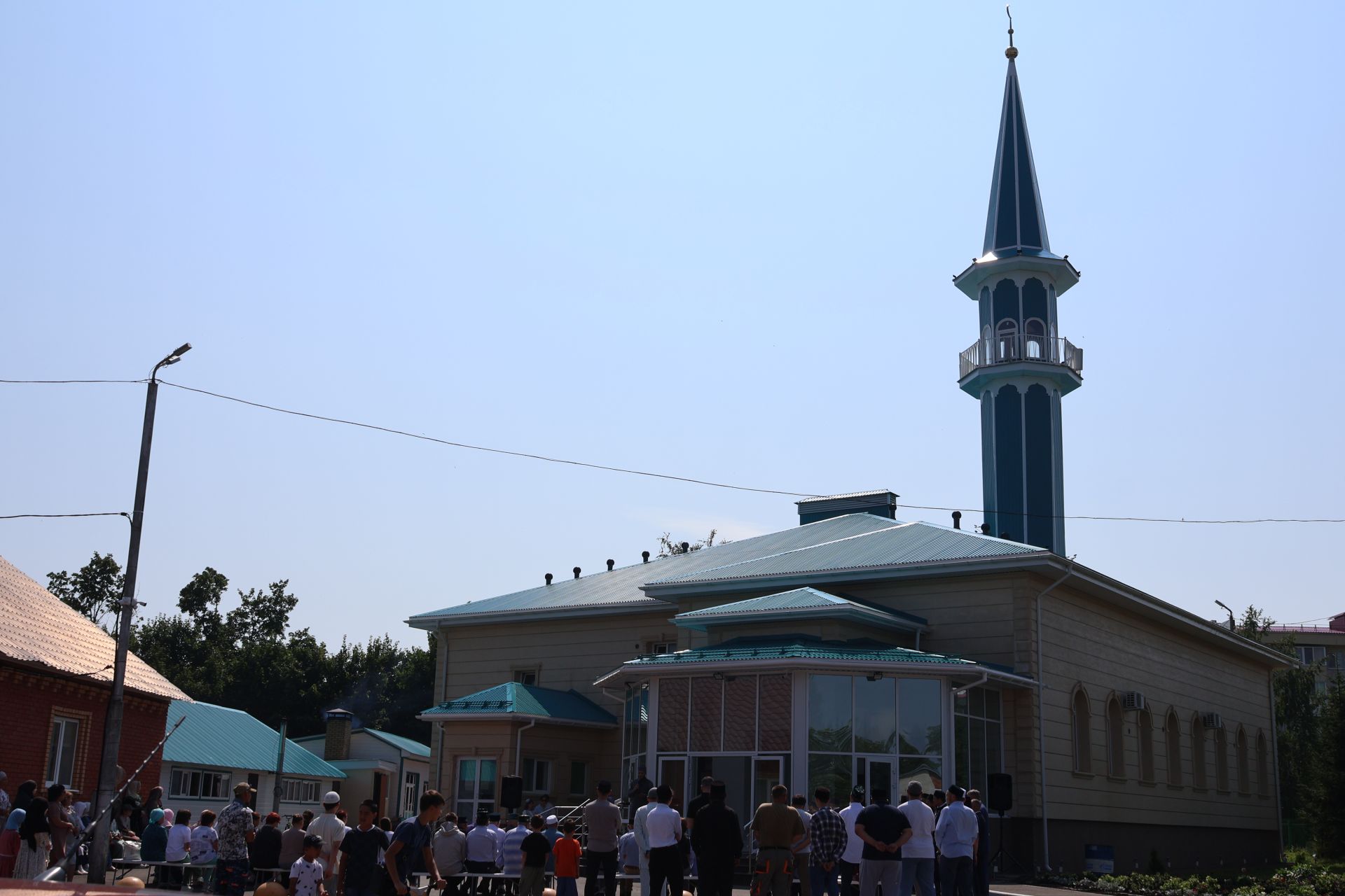В поселке Джалиль торжественно открыли центральную мечеть