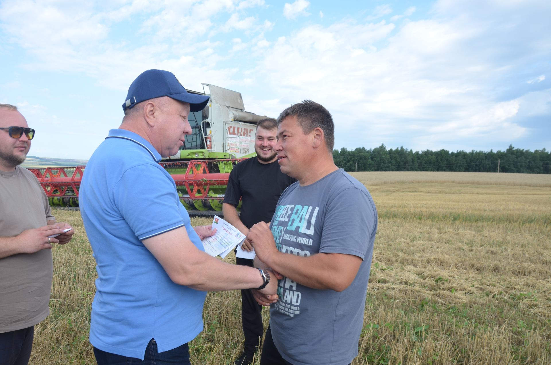 В районе наградили первых передовиков уборки