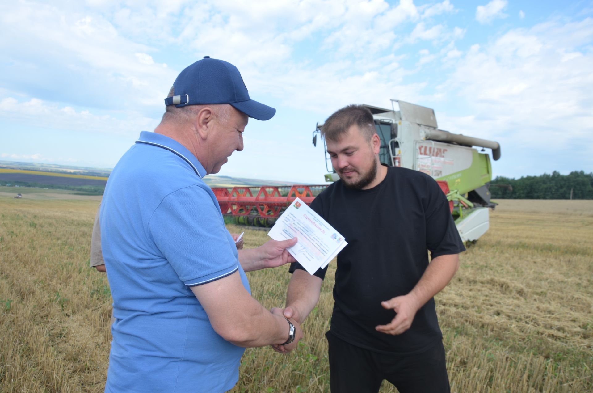 В районе наградили первых передовиков уборки