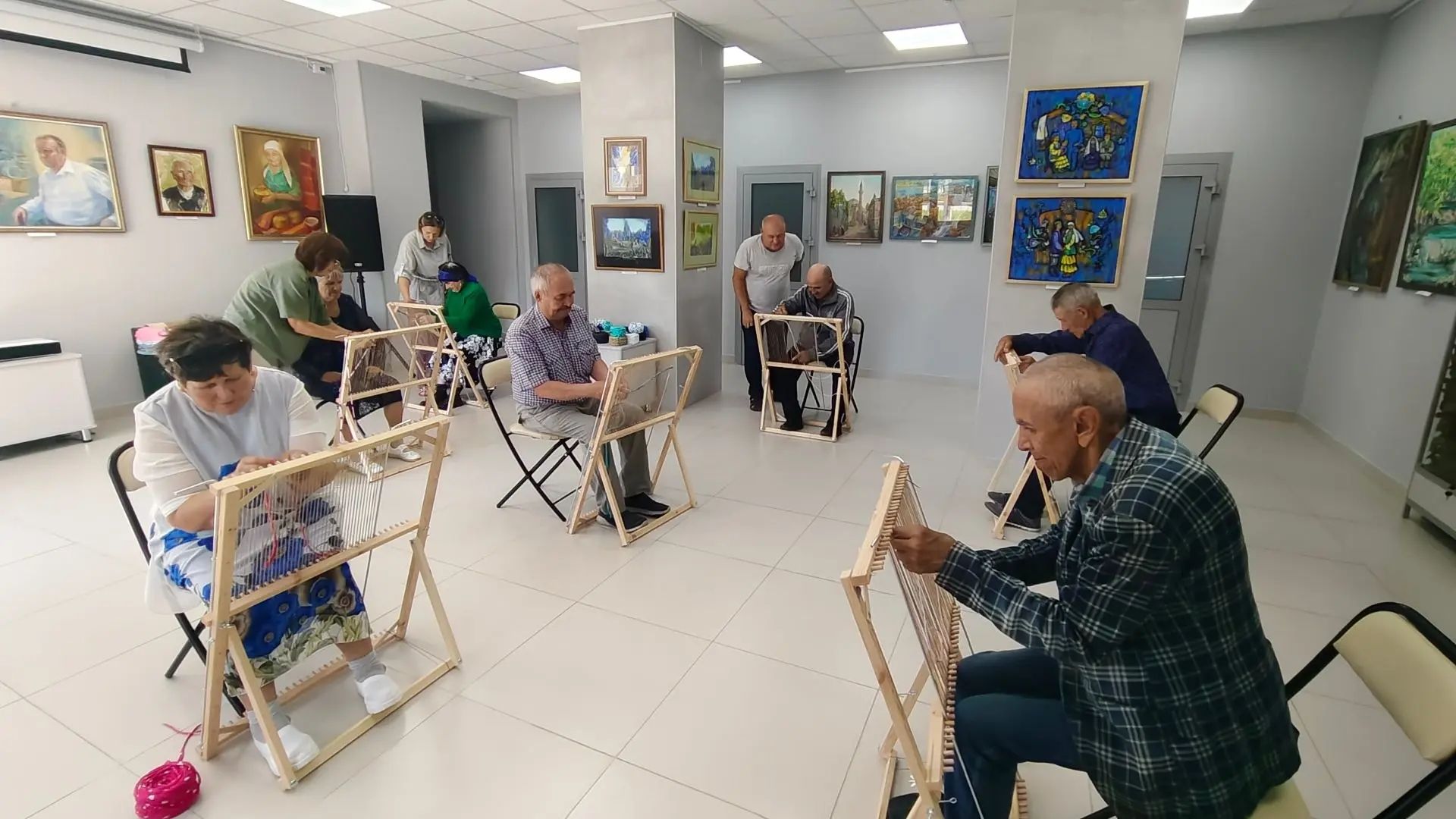 Получатели услуг Джалильского ДИПИ научились плетению на раме