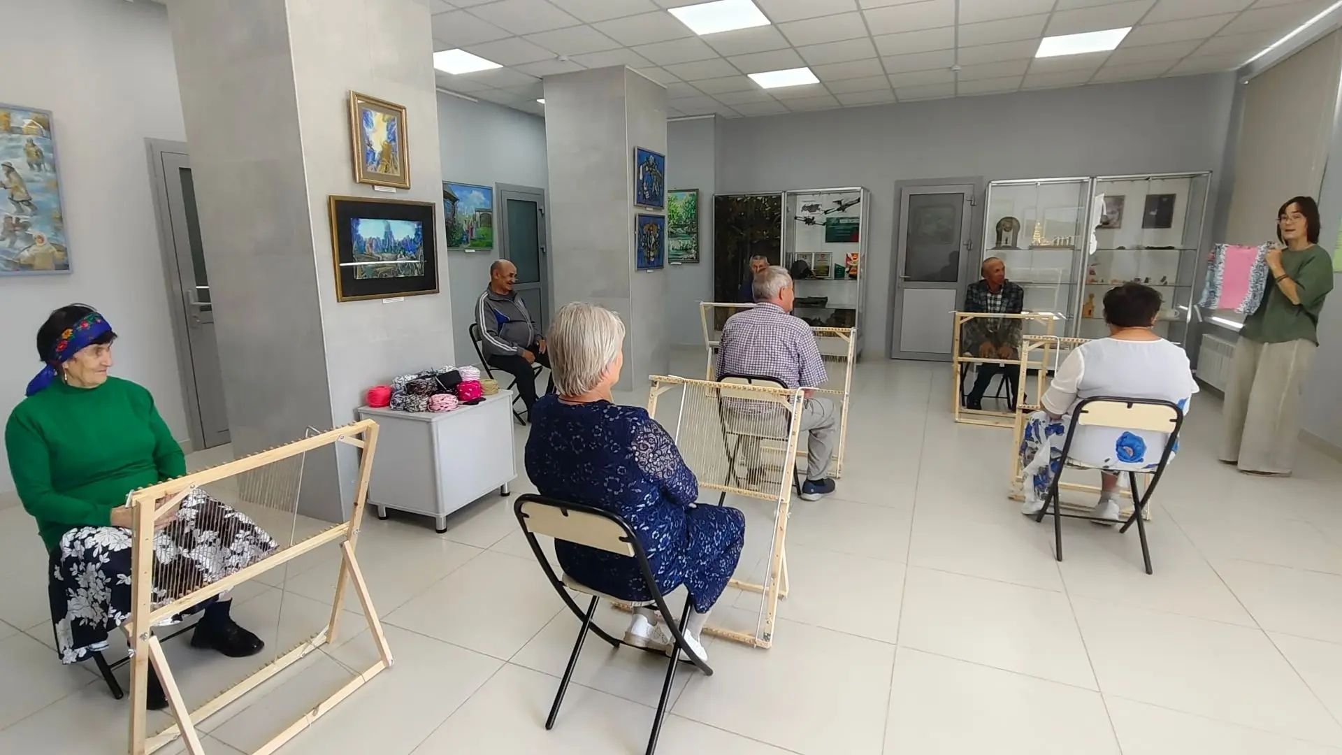 Получатели услуг Джалильского ДИПИ научились плетению на раме