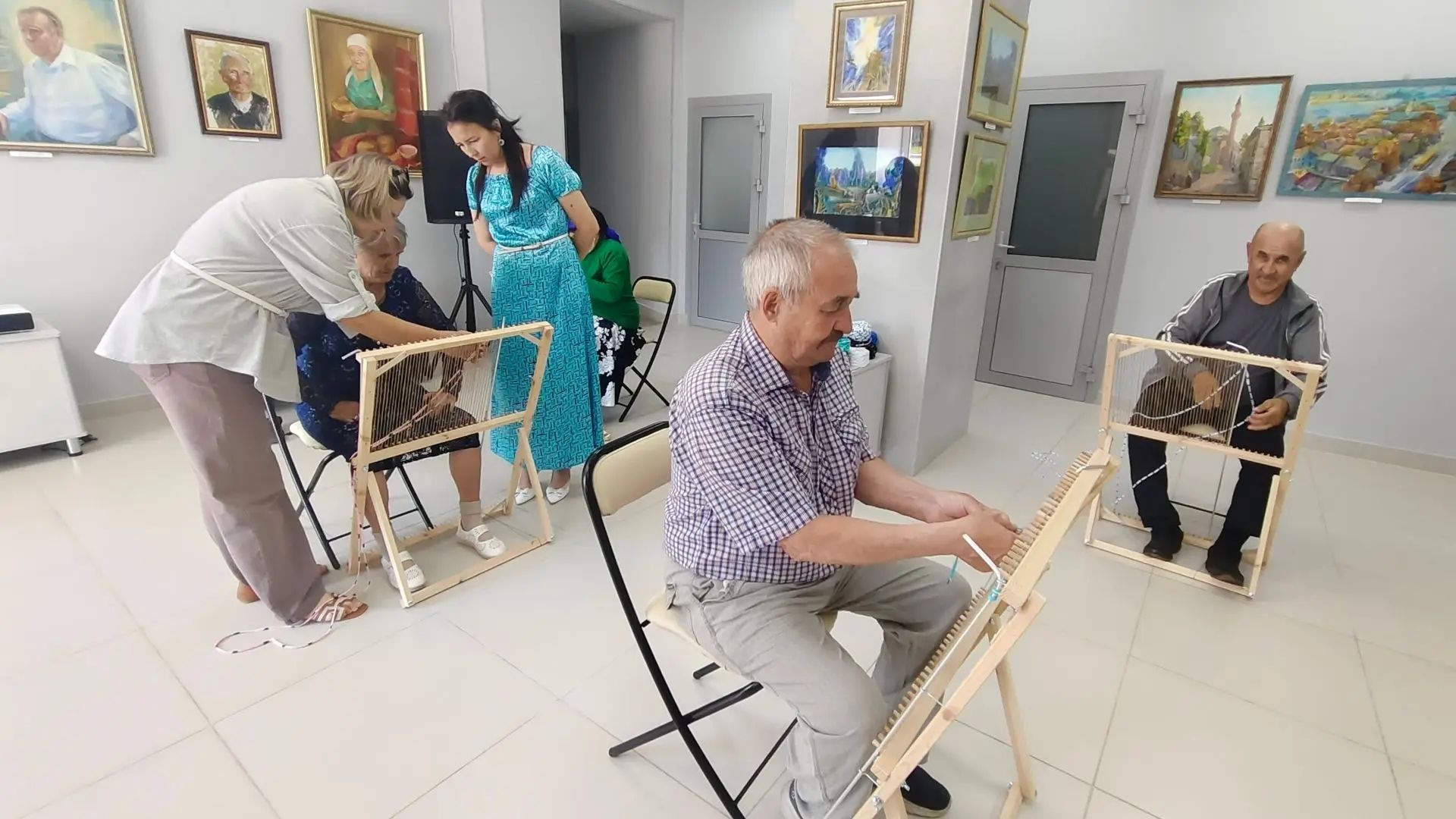 Получатели услуг Джалильского ДИПИ научились плетению на раме