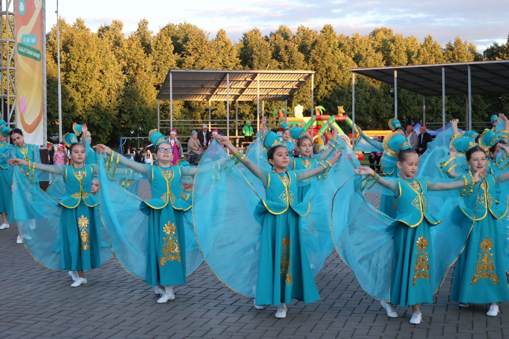 Республика көне бүләкләргә мул булды